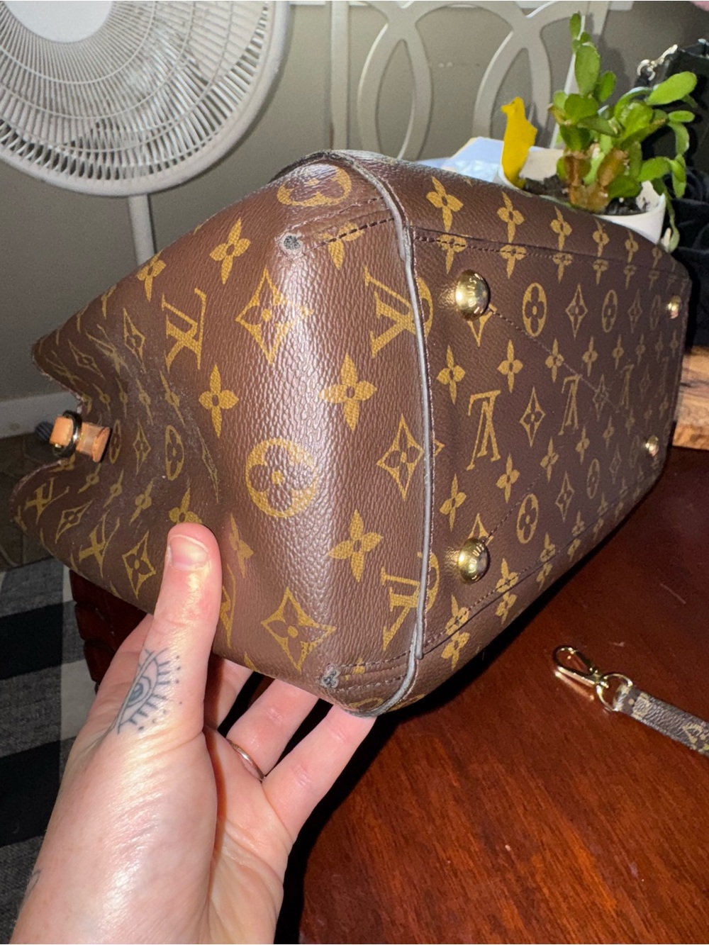 Louis vuitton Montaigne GM with shoulder strap. - Picture 14 of 16